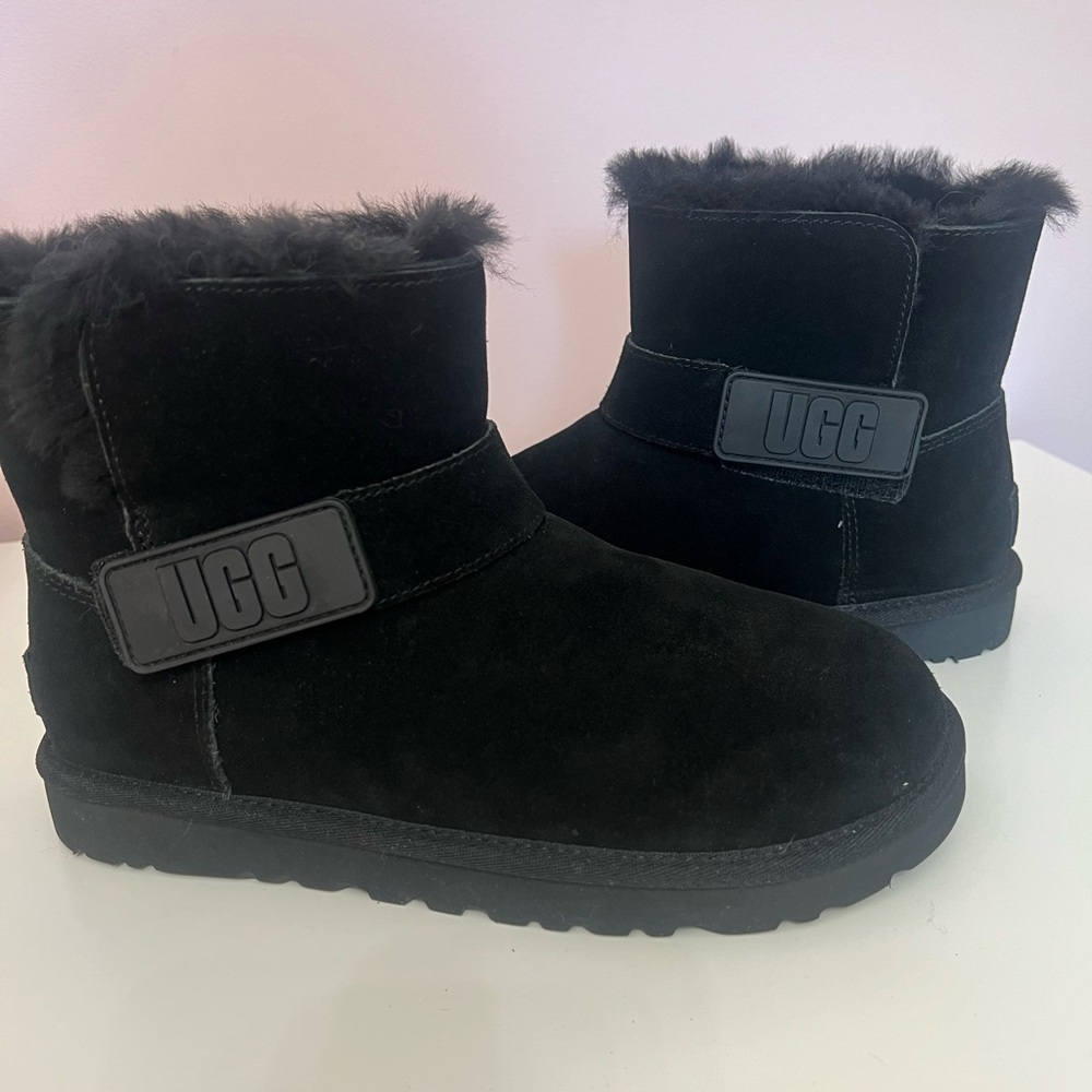 UGG MINI VELCRO BOOT